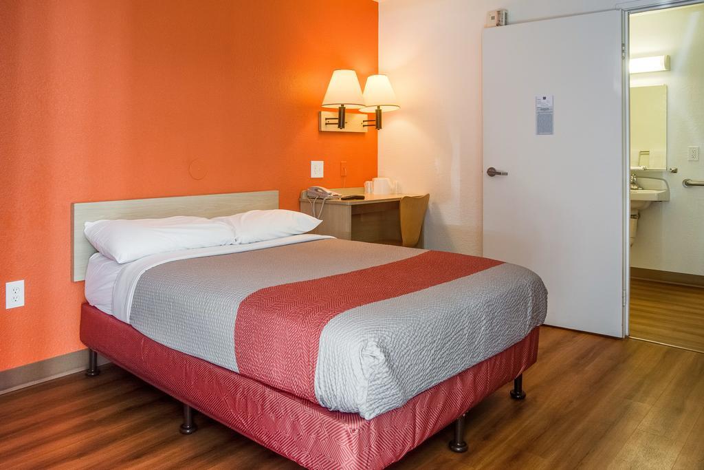 Motel 6-Kelso, Wa - Mt. St. Helens Екстер'єр фото