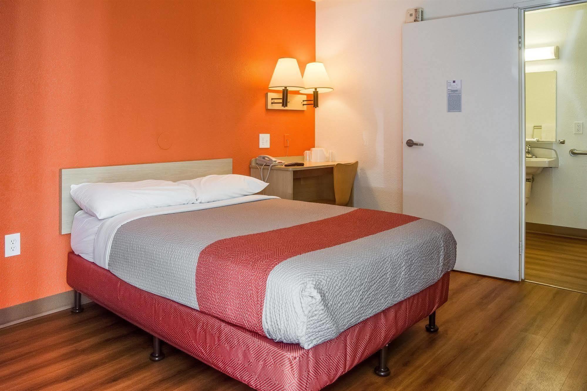 Motel 6-Kelso, Wa - Mt. St. Helens Екстер'єр фото